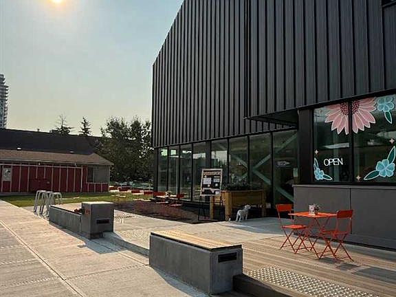 4th image of 1621 12th Ave SW