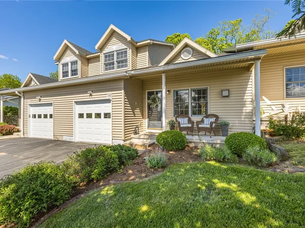 1320 Courtney Dr, Victor, NY 14564