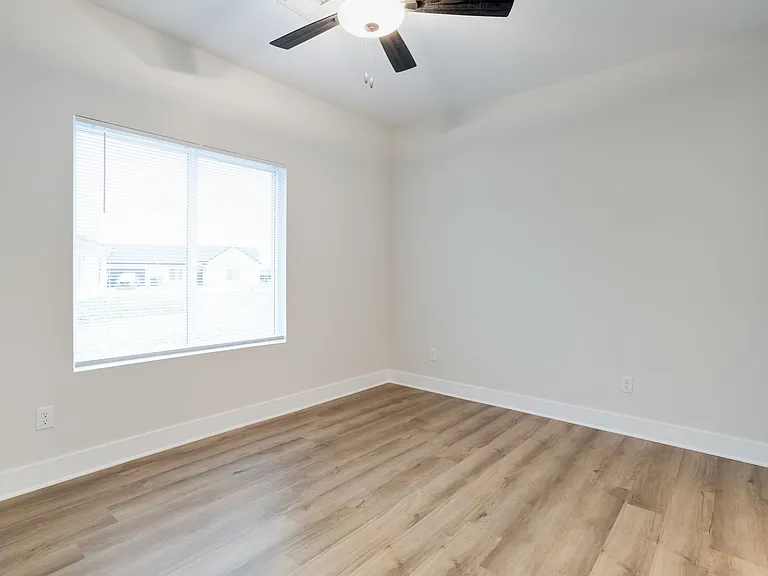 473 E Harper St — Photo 20