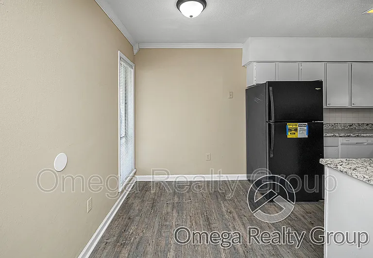 South Court Apartments — Photo 13