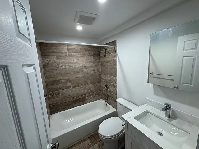 4 bed, 1100 sqft, $5,249 — Photo 3