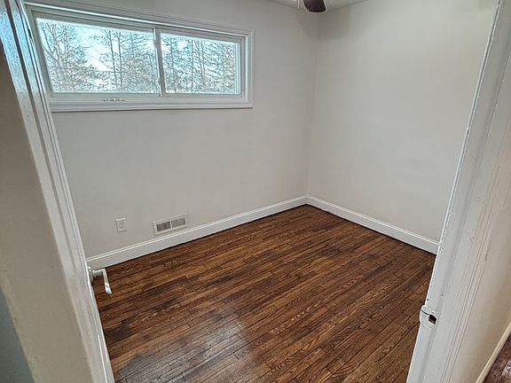 3rd image of 1312 McArthur St
