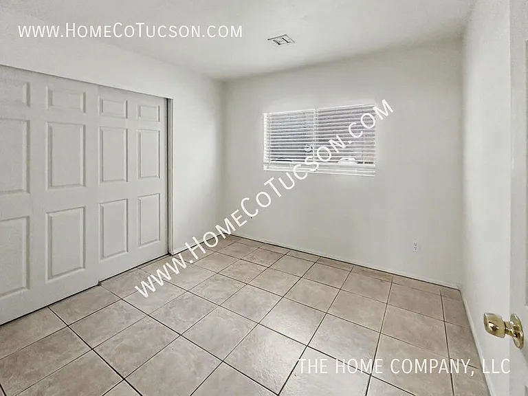 2755 E Liverpool Dr — Photo 10