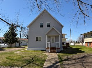 912 Cedar Ave, Harvey, ND 58341