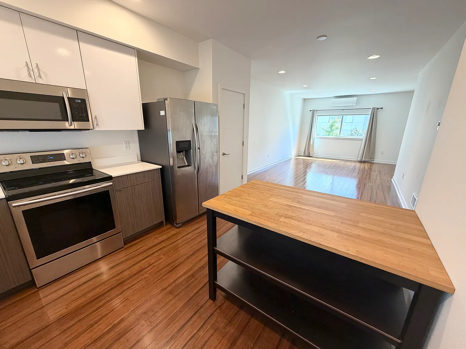 3 bed, 1.5 bath, 1346 sqft, $3,095 — Photo 4