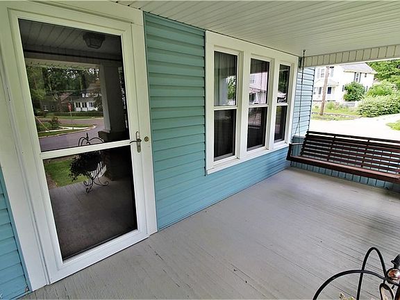 3rd image of 2690 Maplewood St