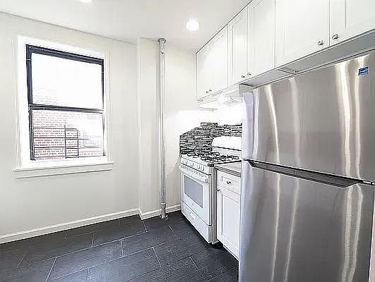 3rd image of 558 Parkside Ave APT C5