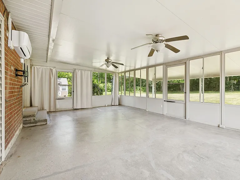 314 Derby Ln — Photo 21