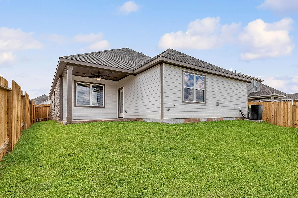 Building Photo - 15658 Honey Cove Dr