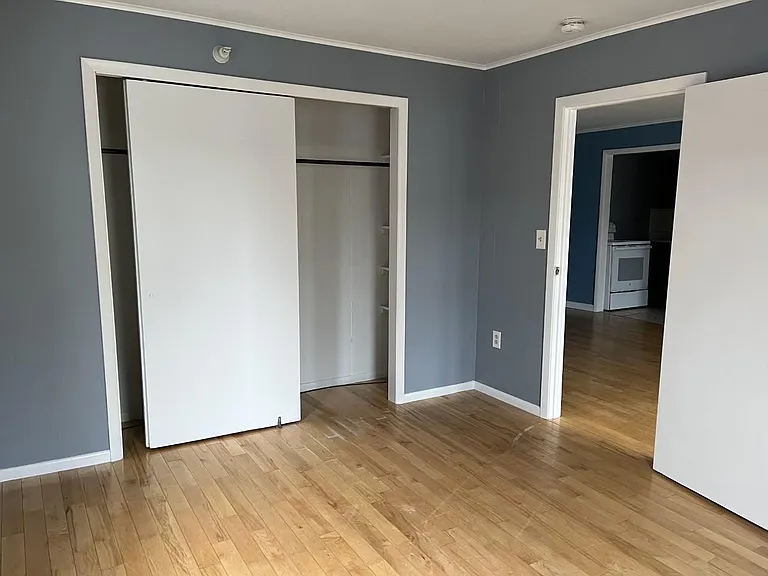 242 College St #3 — Photo 2