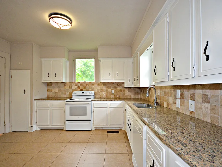 1402 E Chaffin St — Photo 11