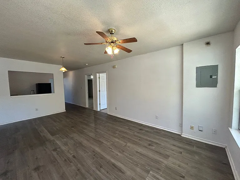 319 Noria St — Photo 3