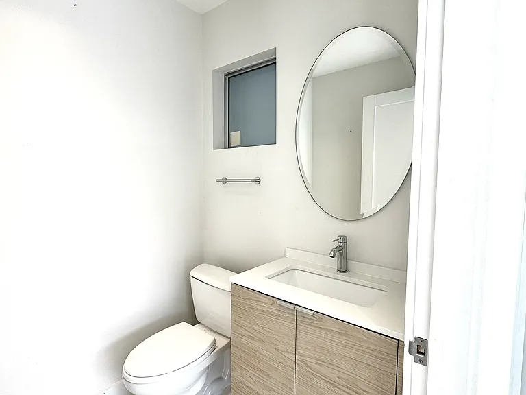 643 Jefferson Ave #9 — Photo 4