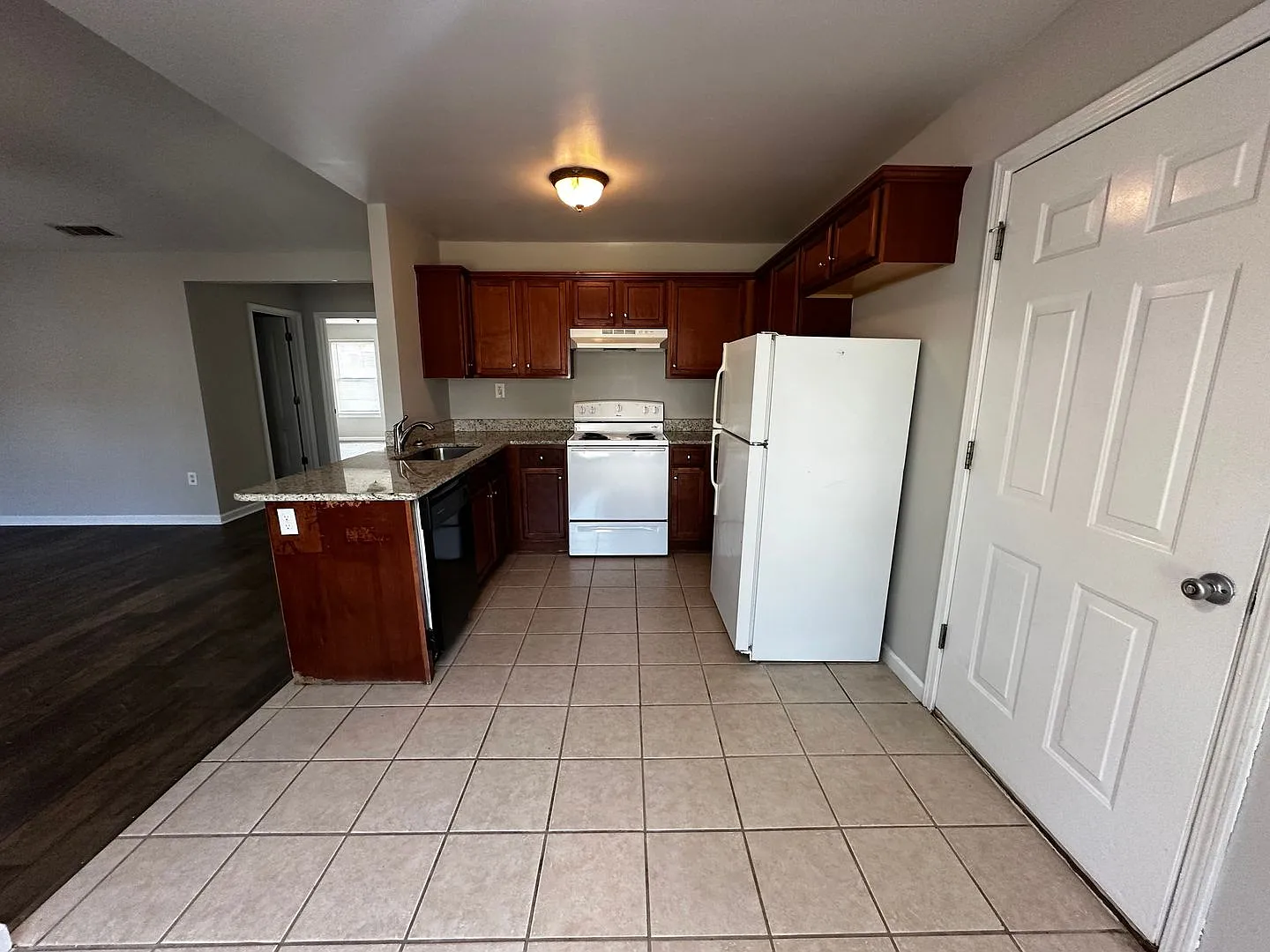 119-121 Melody Lane — Photo 4