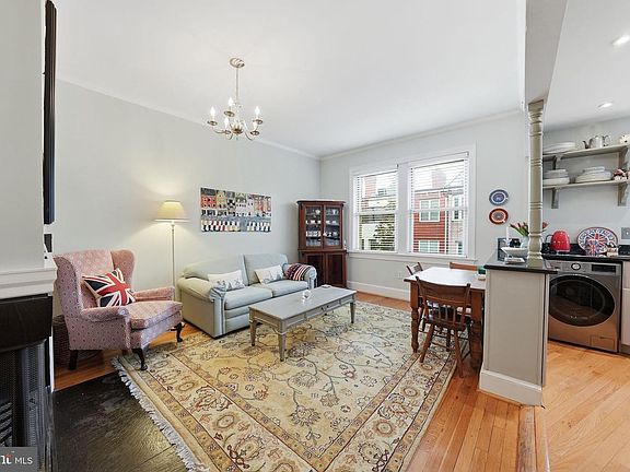 4th image of 18 9th St NE APT 307