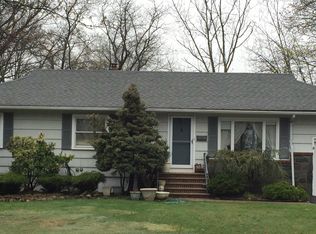 20 Taconic Rd, Livingston, NJ 07039