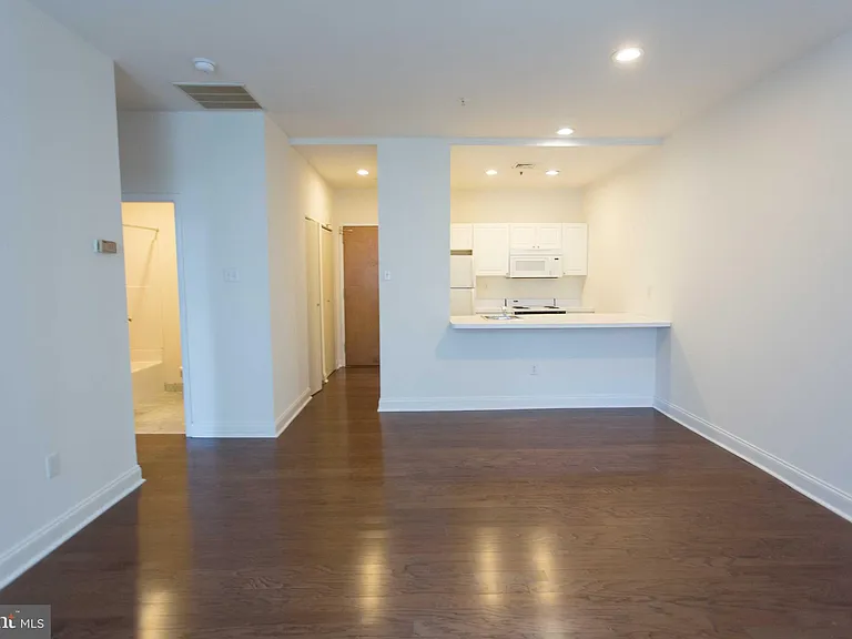 1600-2 Walnut St #405 — Photo 14