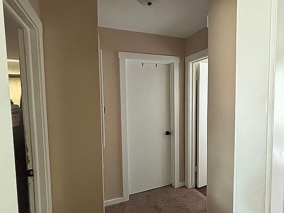 5th image of 922 N Carlton Ave