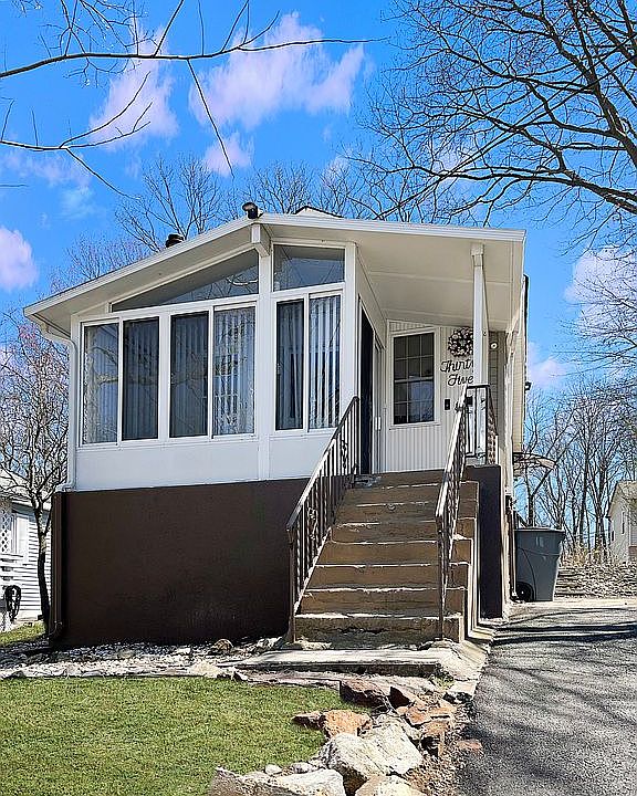 1st image of 35 Coolidge Trl