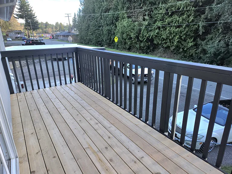 New cedar decking, spacious (6'x15') with western exposure.