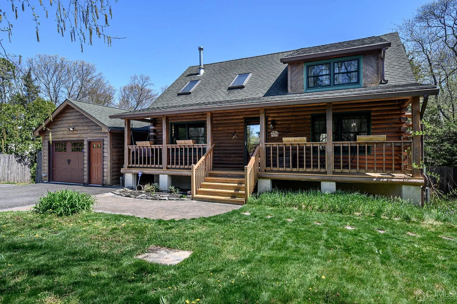 465 Harmony Rd photo 1