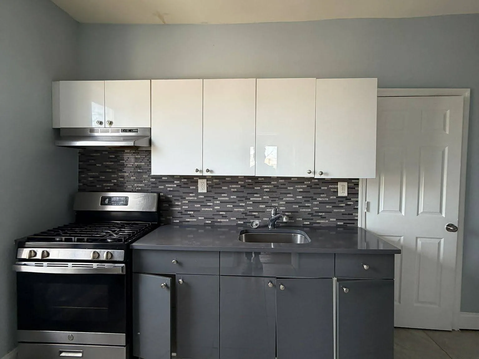 2 bed, $2,100 — Photo 1