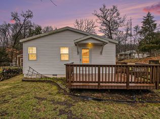 52653 Lakeview Dr, Dowagiac, MI