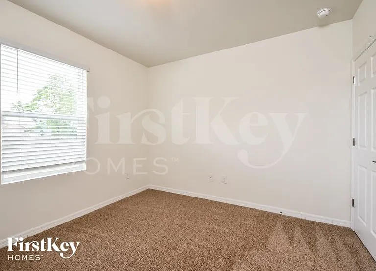 209 SW 20th St — Photo 7