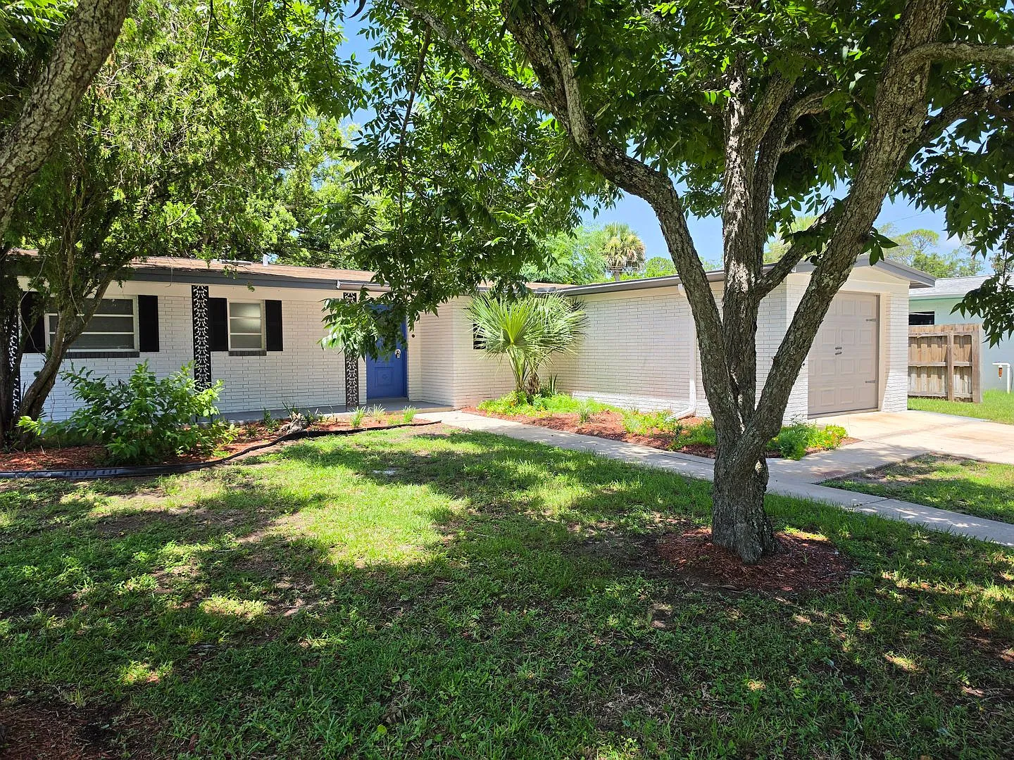 For Rent Simply Stunning And Spacius 3 Bed 2 Bath Single Family Home.. — Photo 1
