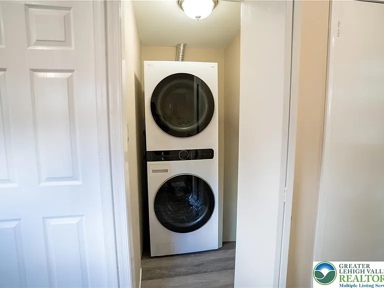 128 E Spruce St — Photo 13
