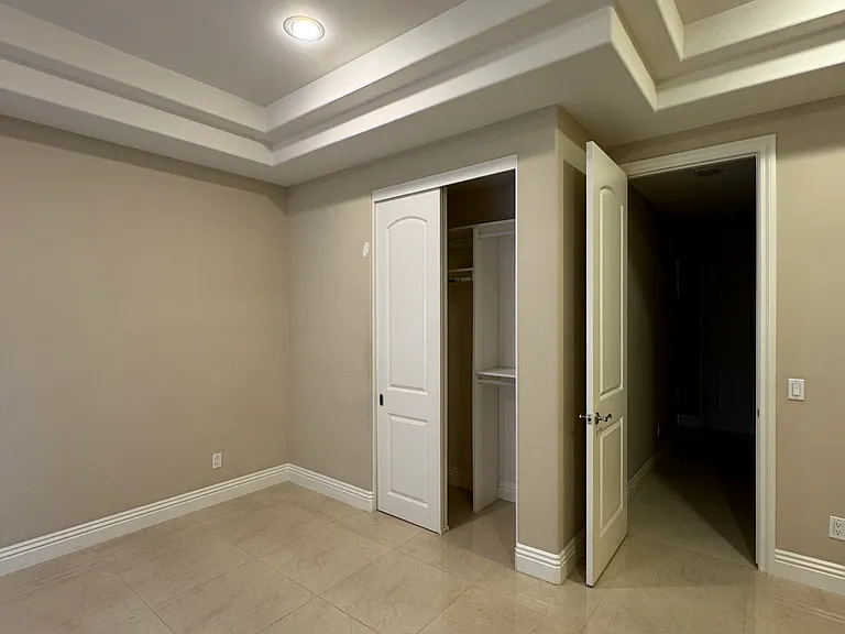 1190 Laguna Dr — Photo 3