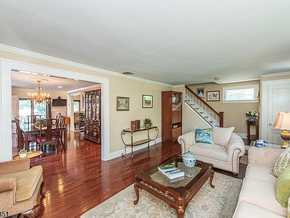 3rd image of 10 Irving Pl
