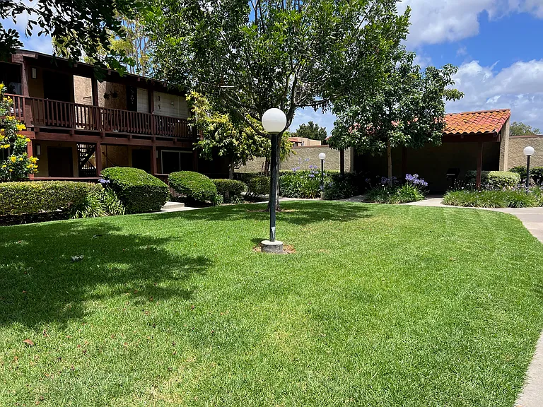 1000 W Macarthur Blvd #67 — Photo 3