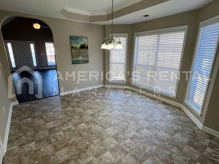 141 Flagstone Ln — Photo 8