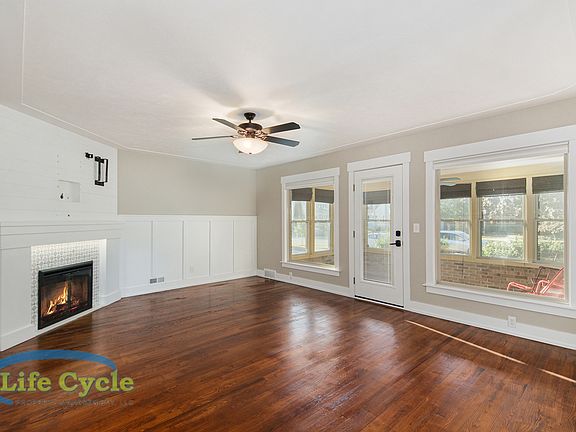 3rd image of 1055 Lake Michigan Dr NW