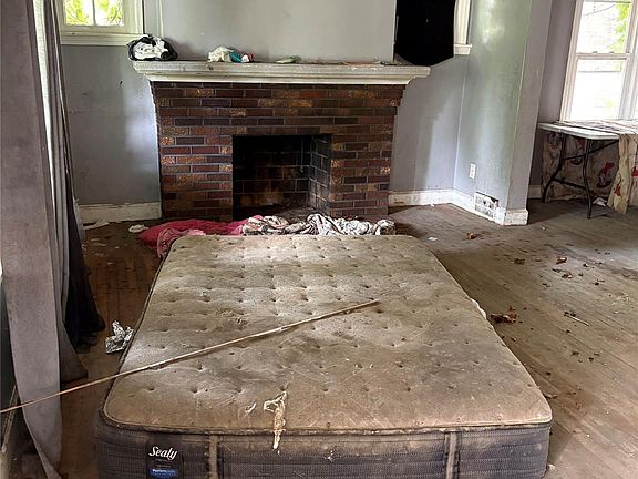 3rd image of 10022 Abington Ave