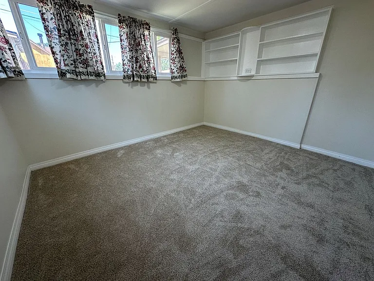 637 Schley St — Photo 14