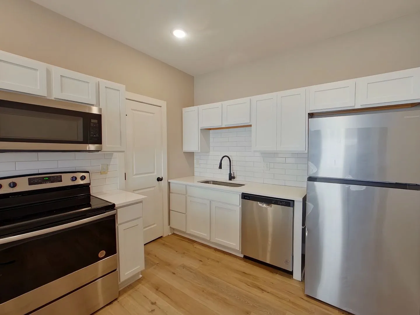 6816 W Whitepine — Photo 3