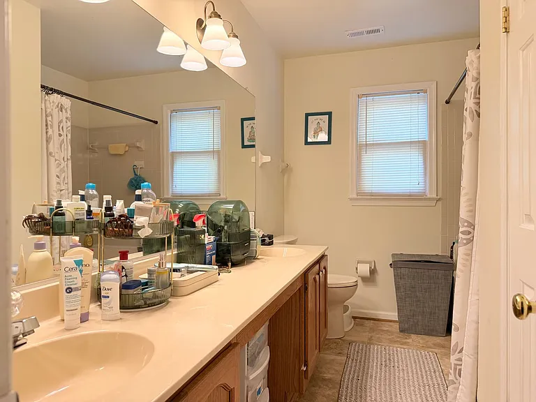 202 Sheffield Ln — Photo 5
