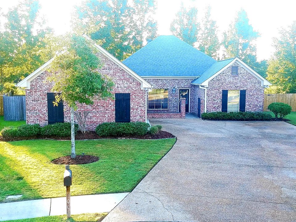 1st image of 106 Lynwood Ct