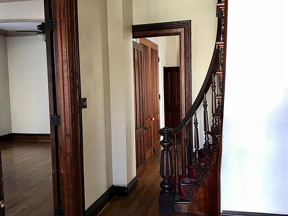 2nd image of 12 N Washington Ave