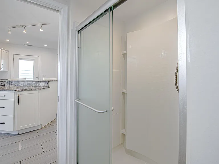 114 Mull Ave — Photo 21