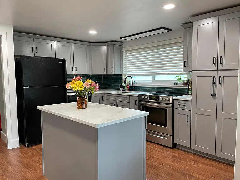 605 Lexington St — Photo 3