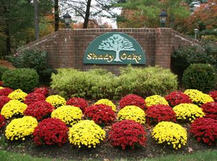 27 Hogan Ln, Red Bank, NJ 07701