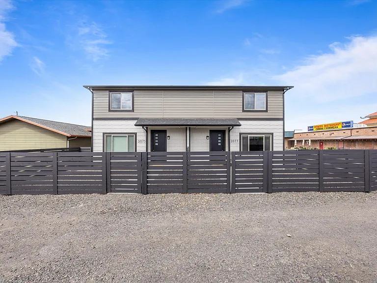 2077 Walla Ave — Photo 3