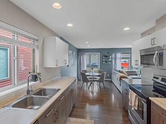 5th image of 1850 Hugh Allan Dr #128