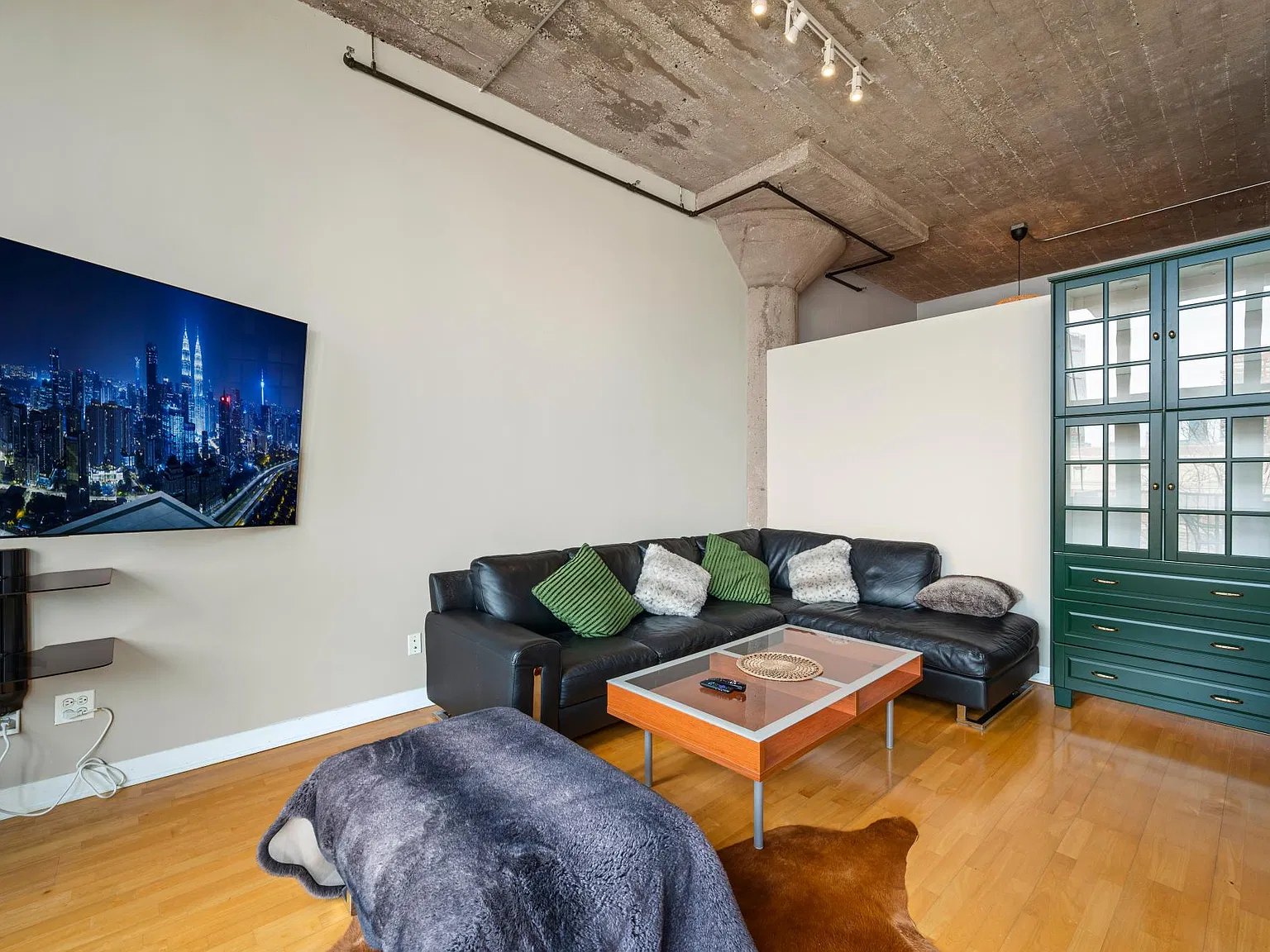 2 bed, 960 sqft, $2,750 — Photo 3