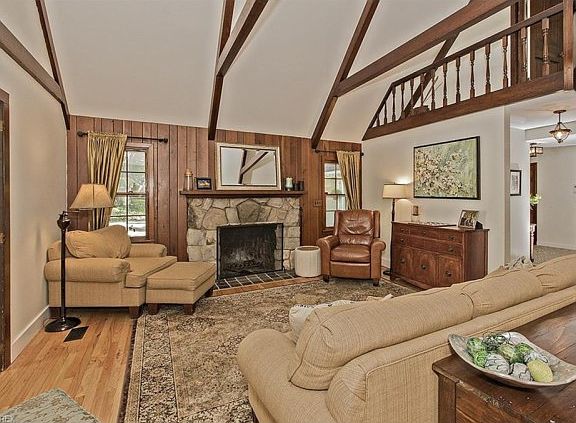 3rd image of 8463 Summit Dr