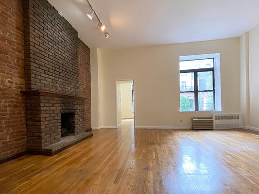 1st image of 126 W 71st St #3