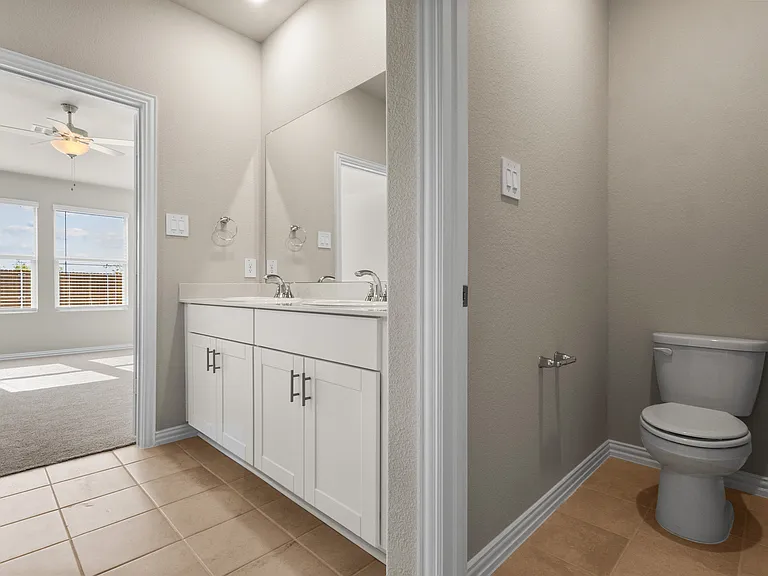 6649 Valley Lake Ln — Photo 15